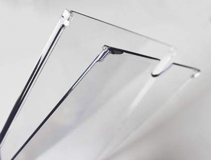 Flap fönsterskylt är tillverkad i transparent formgjuten polykarbonat