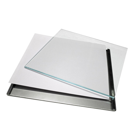 Glassnox består av instickshållare i borstad rosfritt stål, vit aluminiumplatta, samt frontskiva i akrylglas